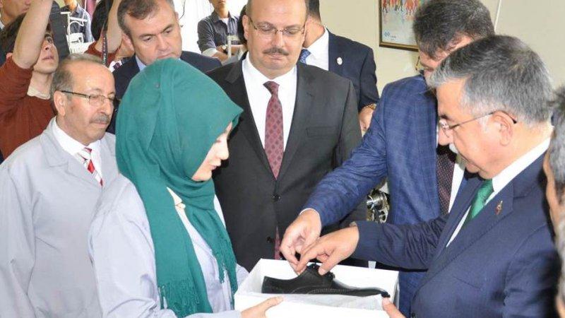 Bakan Yılmaz, Konya Karatay Aykent Mesleki ve Teknik Anadolu Lisesini ziyaret etti